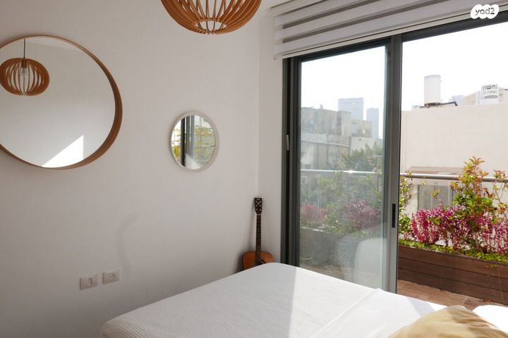 גג/ פנטהאוז, הלוטוס 4, קרית הפרחים - 2005, רעננה