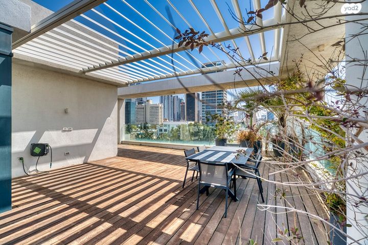 גג/ פנטהאוז, הפעמונים, קרית הפרחים - 2005, רעננה