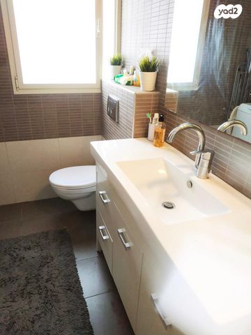 דירה, הצנחנים, גבעת הרמבם, גבעתיים