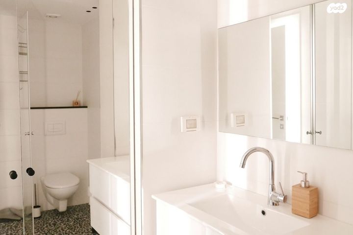 גג/ פנטהאוז, הלוטוס 4, קרית הפרחים - 2005, רעננה