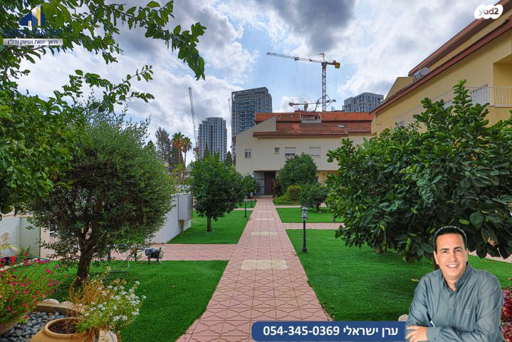 דו משפחתי, הוד השרון