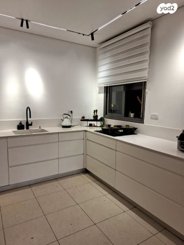 דירת גן, העוגן, הדרי סמל, נס ציונה