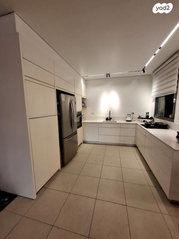 דירת גן, העוגן, הדרי סמל, נס ציונה