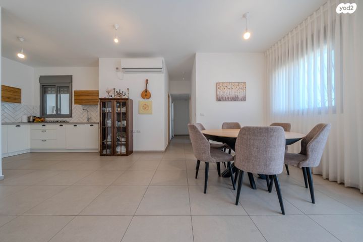 דירה, לוטם 33, הפרחים, חריש