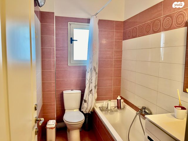 דירה, הרב הרצוג, רמב"ם, ראשון לציון