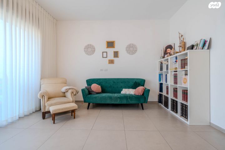 דירה, לוטם 33, הפרחים, חריש