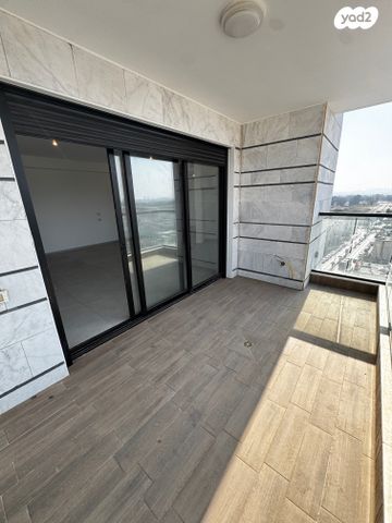 דירה, יחזקאל קזז, הראשונים, אור יהודה