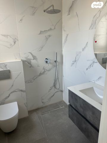 גג/ פנטהאוז, אופקים