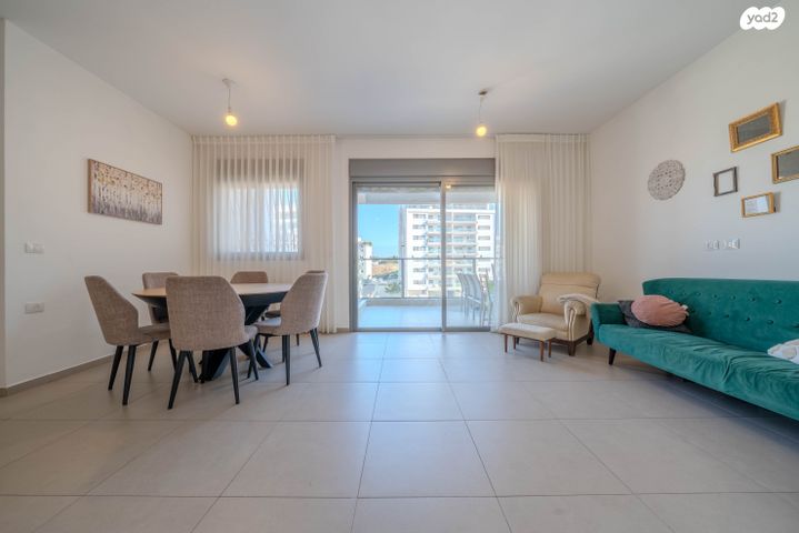 דירה, לוטם 33, הפרחים, חריש