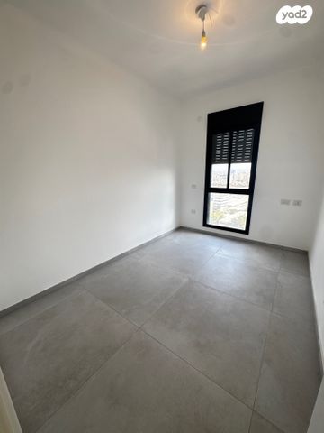 גג/ פנטהאוז, יחזקאל קזז, הראשונים, אור יהודה