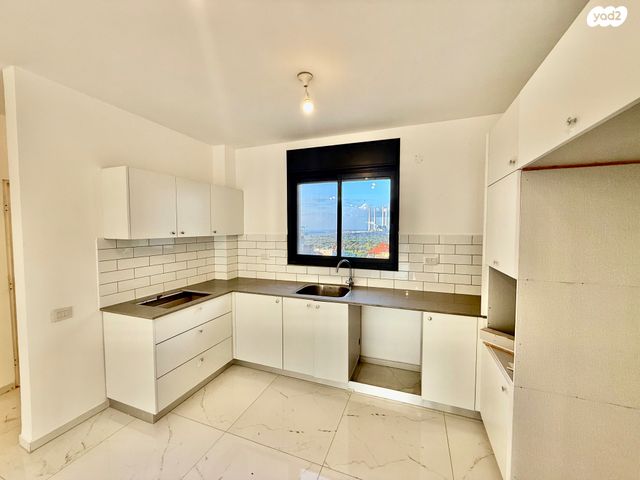 דירה, שדרות מנחם בגין, גבעת אולגה, חדרה