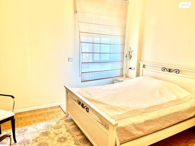 דירה, הרב הרצוג, רמב"ם, ראשון לציון