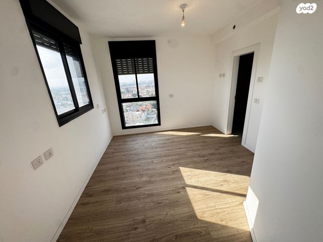 דירה, יחזקאל קזז, הראשונים, אור יהודה