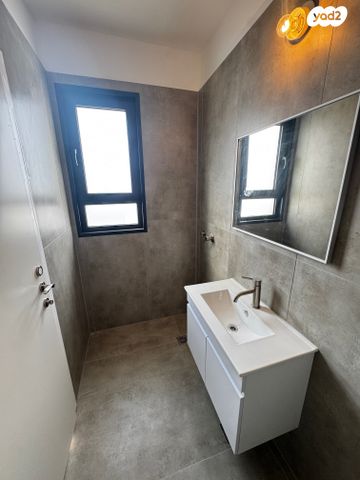 דירה, יחזקאל קזז, הראשונים, אור יהודה