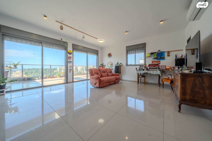 גג/ פנטהאוז, סביון 41, הפרחים, חריש