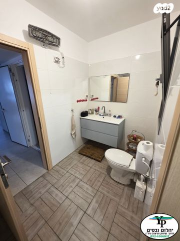 דירה, הרכס, עתלית