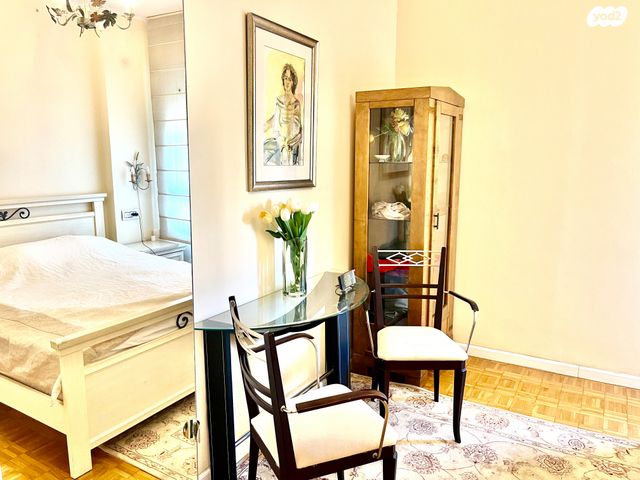 דירה, הרב הרצוג, רמב"ם, ראשון לציון