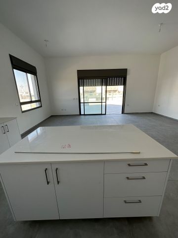 גג/ פנטהאוז, אופקים