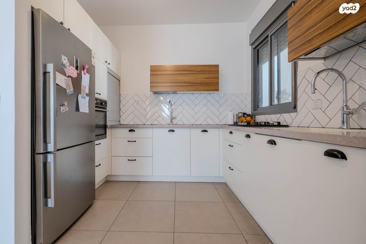 דירה, לוטם 33, הפרחים, חריש