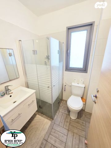 דירה, הרכס, עתלית