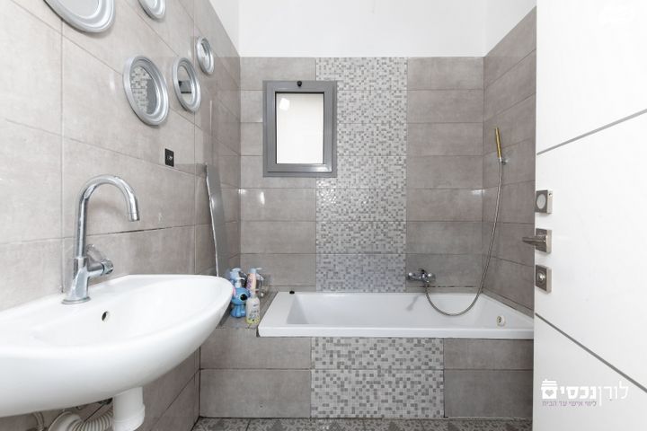 דירה, מרים מזרחי, שעריים, רחובות