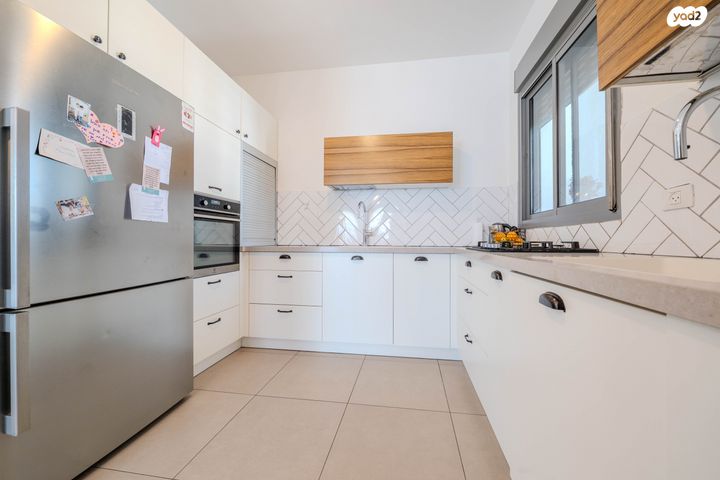 דירה, לוטם 33, הפרחים, חריש