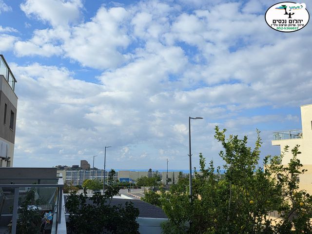 דירה, הרכס, עתלית