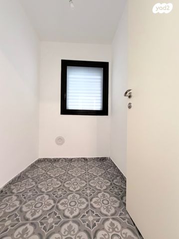 דירה, יצחק ארנסט נבנצל, ירושלים