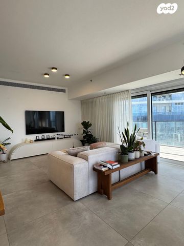 דירה, אריאל שרון 10, סיטי, גבעתיים