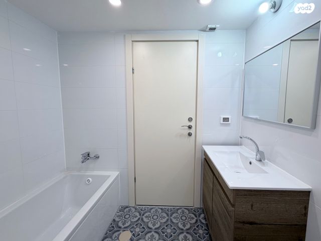 דירה, יצחק ארנסט נבנצל, ירושלים