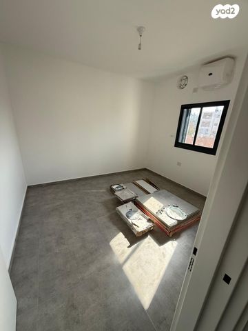 דירה, דניאל 3, בת ים