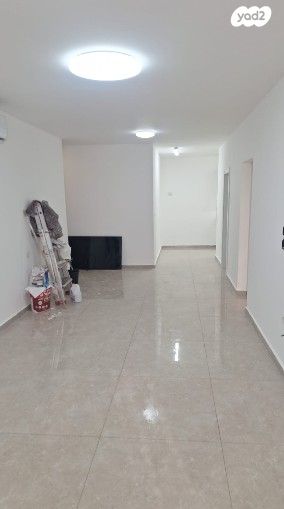 דירה, בית וגן 13, לב העיר, בת ים