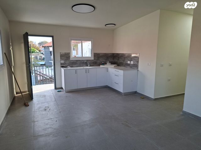 דירה, גבעת אולגה, חדרה