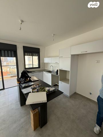 דירה, דניאל 3, בת ים