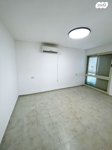 דירה, הגליל 3, המיסדים, כרמיאל