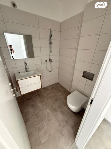 דירה, דניאל 3, בת ים