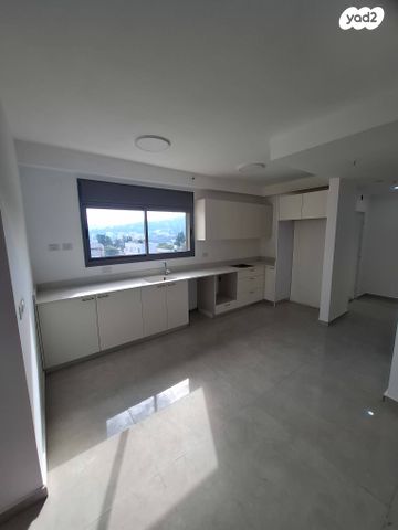 דירה, שדרות טרומפלדור, נווה שאנן, חיפה