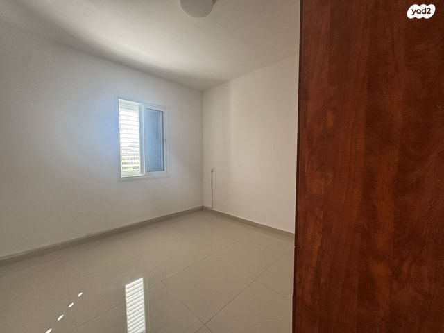 דירה, קדושי קהילת מזריץ', שרת, לוד