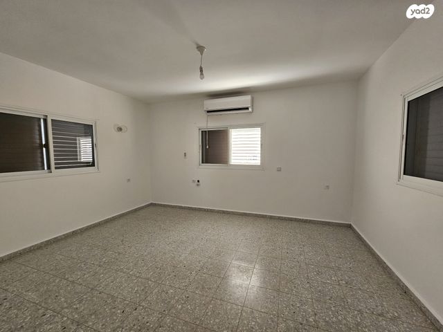 דו משפחתי, עץ אפרים