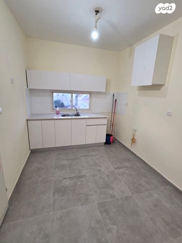 דירה, ששת הימים 25, רובע ד', אריאל