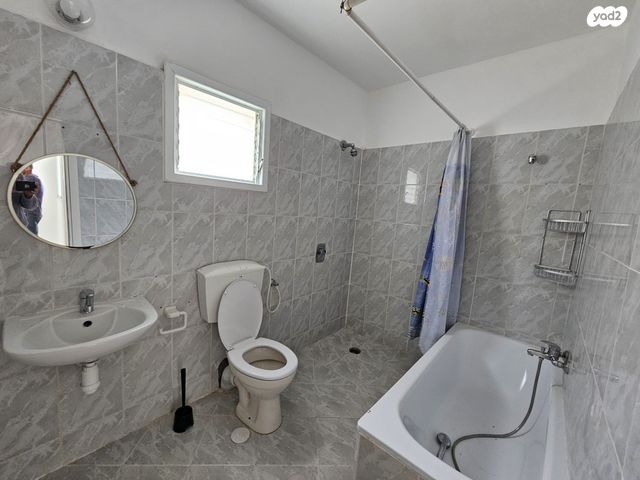 דו משפחתי, עץ אפרים