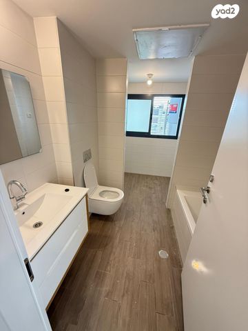 דירה, דניאל, בת ים