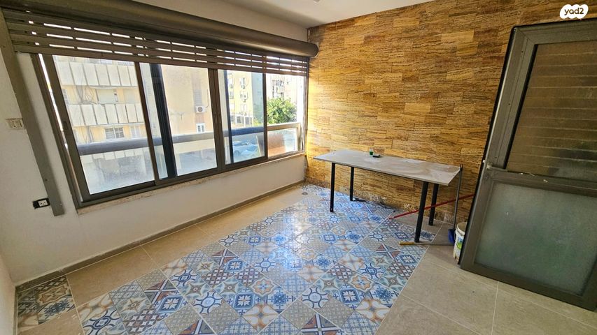 דירה, אלי כהן, עמידר, נהריה