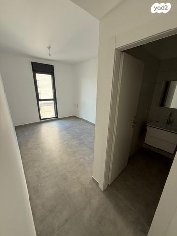 דירה, דניאל 3, בת ים