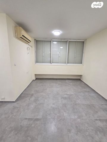 דירה, ששת הימים 25, רובע ד', אריאל