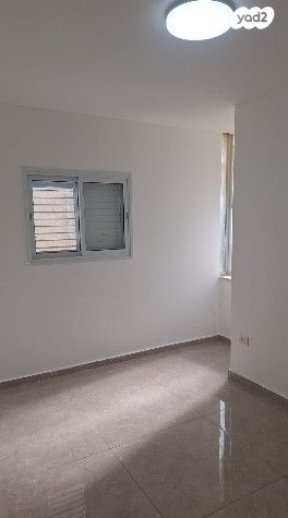 דירה, בית וגן 13, לב העיר, בת ים