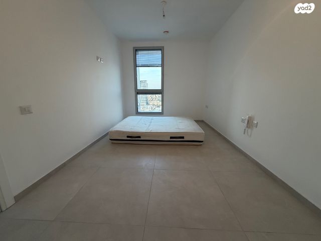 דירה, גרציאני יצחק, גני שרונה, קרית הממשלה, תל אביב יפו