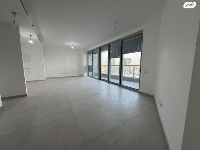 דירה, גרציאני יצחק, גני שרונה, קרית הממשלה, תל אביב יפו