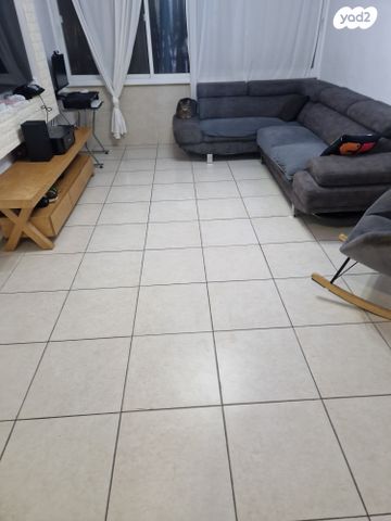 דירה, אצ"ל 40, שז"ר / דקר, טירת כרמל