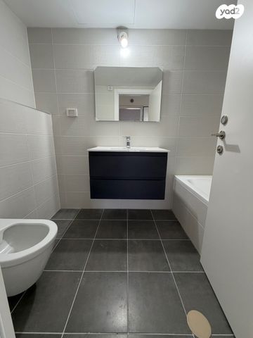 דירה, גרציאני יצחק, גני שרונה, קרית הממשלה, תל אביב יפו